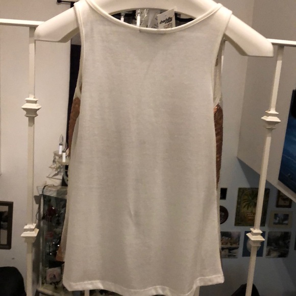 Beautiful 🎁🥳HP🥳Sequin Top🎊 - Picture 3 of 3